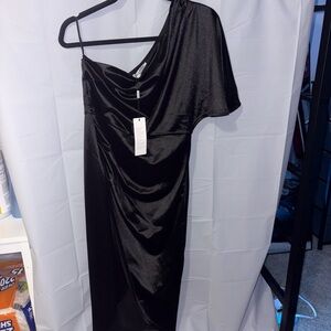 Chic One-Shoulder Black Dress